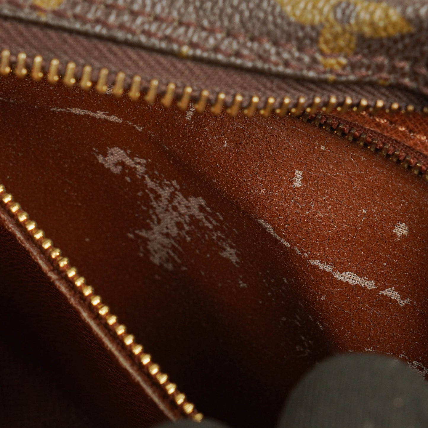 Louis Vuitton Jeune Fille PM Crossbody-Tasche aus Monogram Canvas