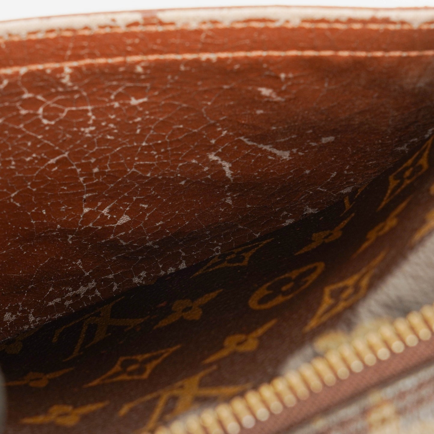 Louis Vuitton Jeune Fille PM Crossbody-Tasche aus Monogram Canvas