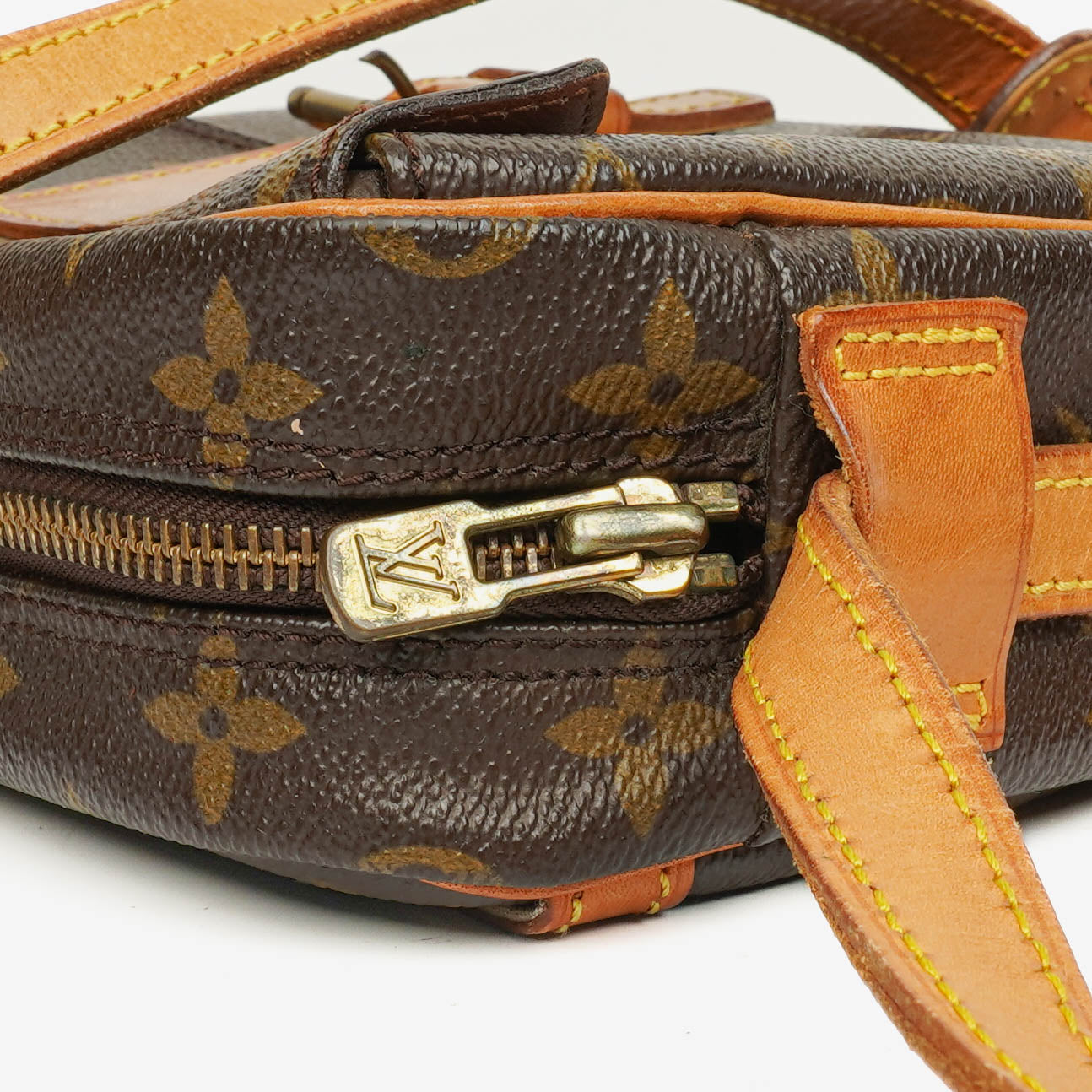 Louis Vuitton Jeune Fille PM Crossbody-Tasche aus Monogram Canvas