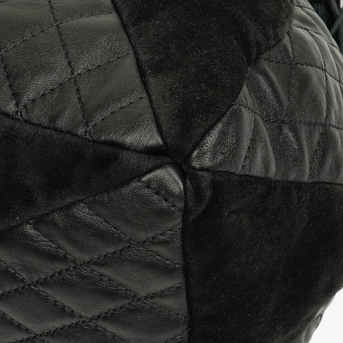 Chanel Patchwork Beuteltasche aus Leder und Wildleder