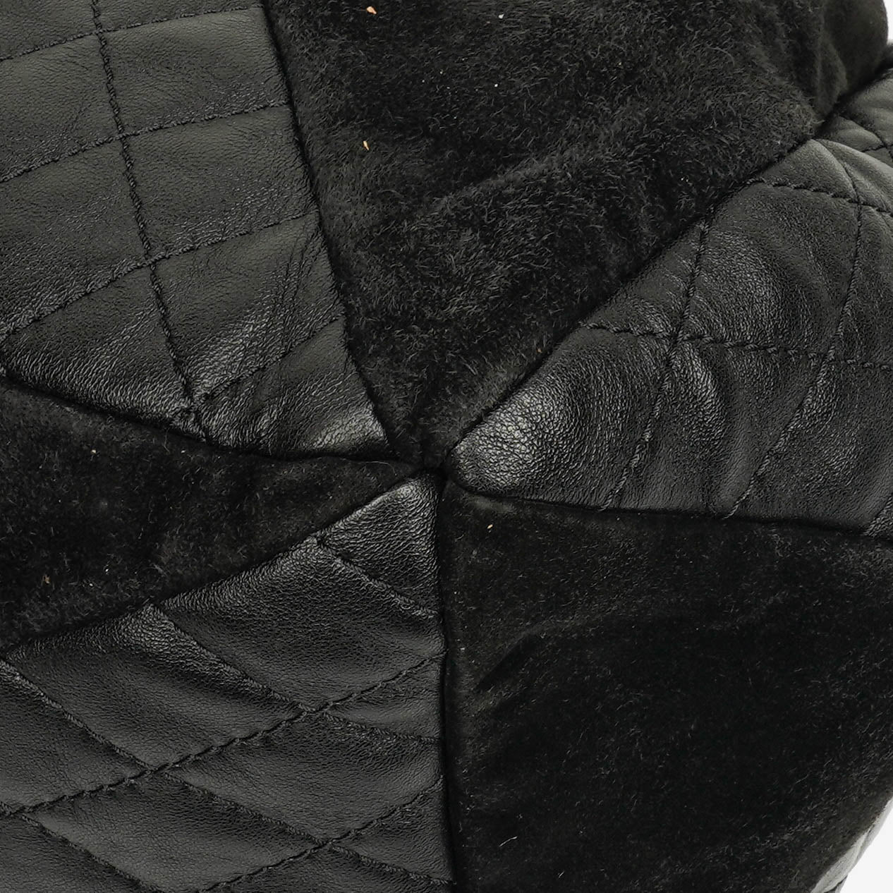Chanel Patchwork Beuteltasche aus Leder und Wildleder