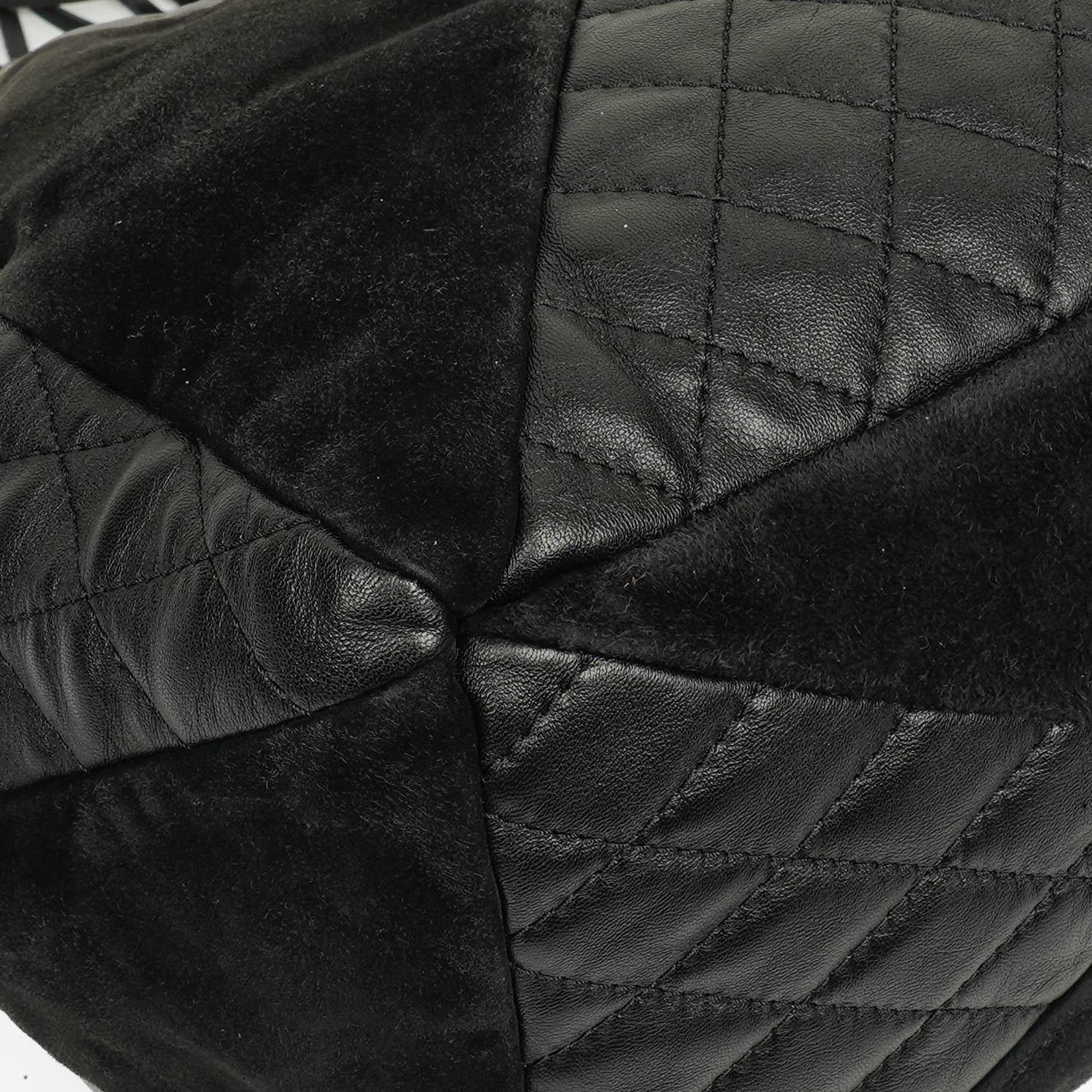Chanel Patchwork Beuteltasche aus Leder und Wildleder