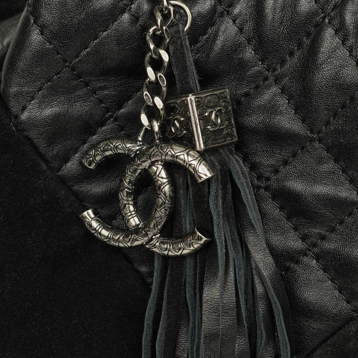 Chanel Patchwork Beuteltasche aus Leder und Wildleder
