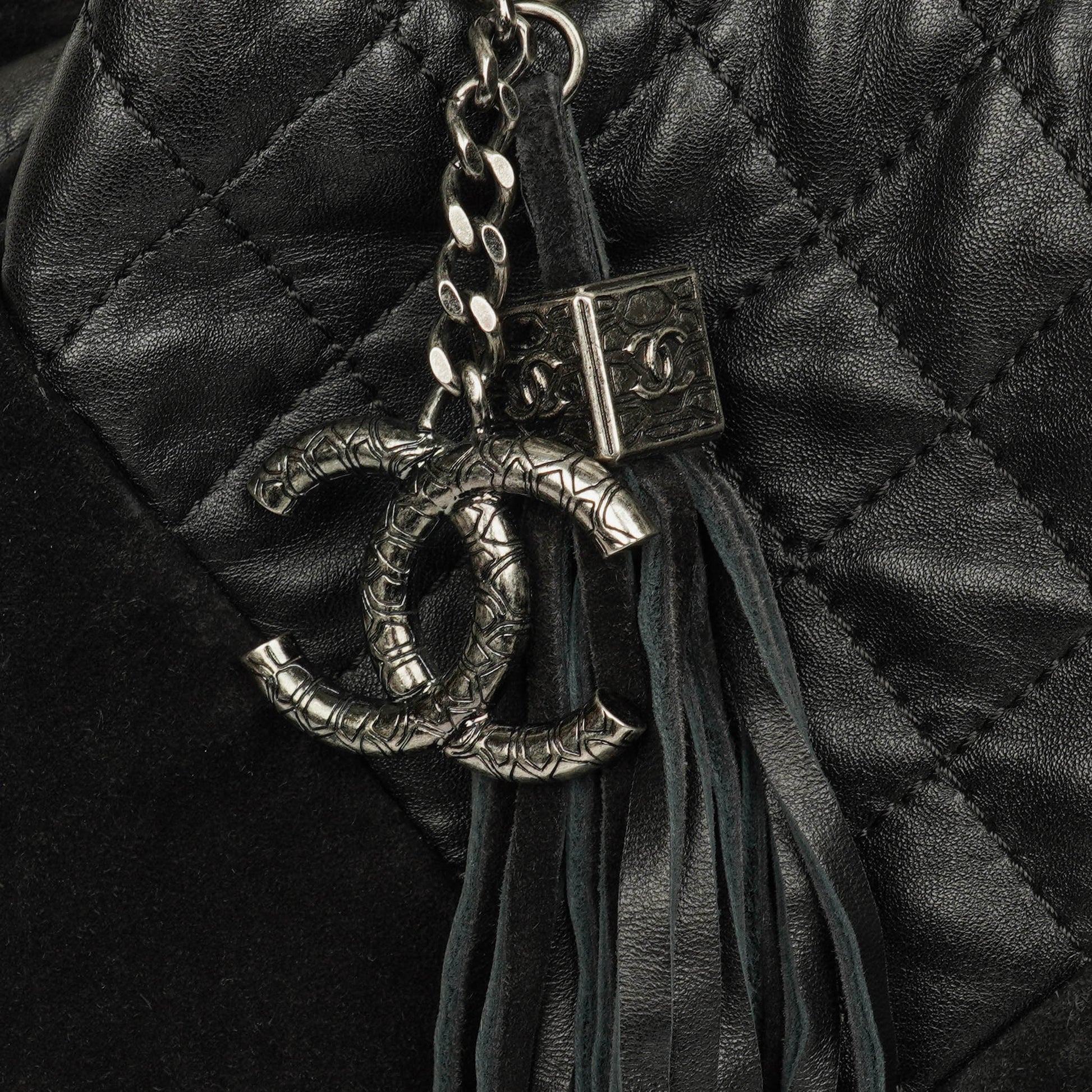 Chanel Patchwork Beuteltasche aus Leder und Wildleder