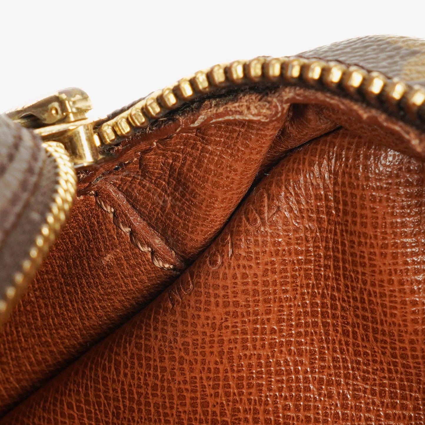 Louis Vuitton Trocadero 23 aus Monogram Canvas