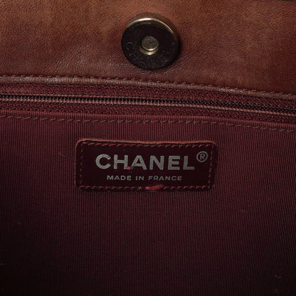 Chanel Chocolate Bar gesteppte Tote aus Lackleder