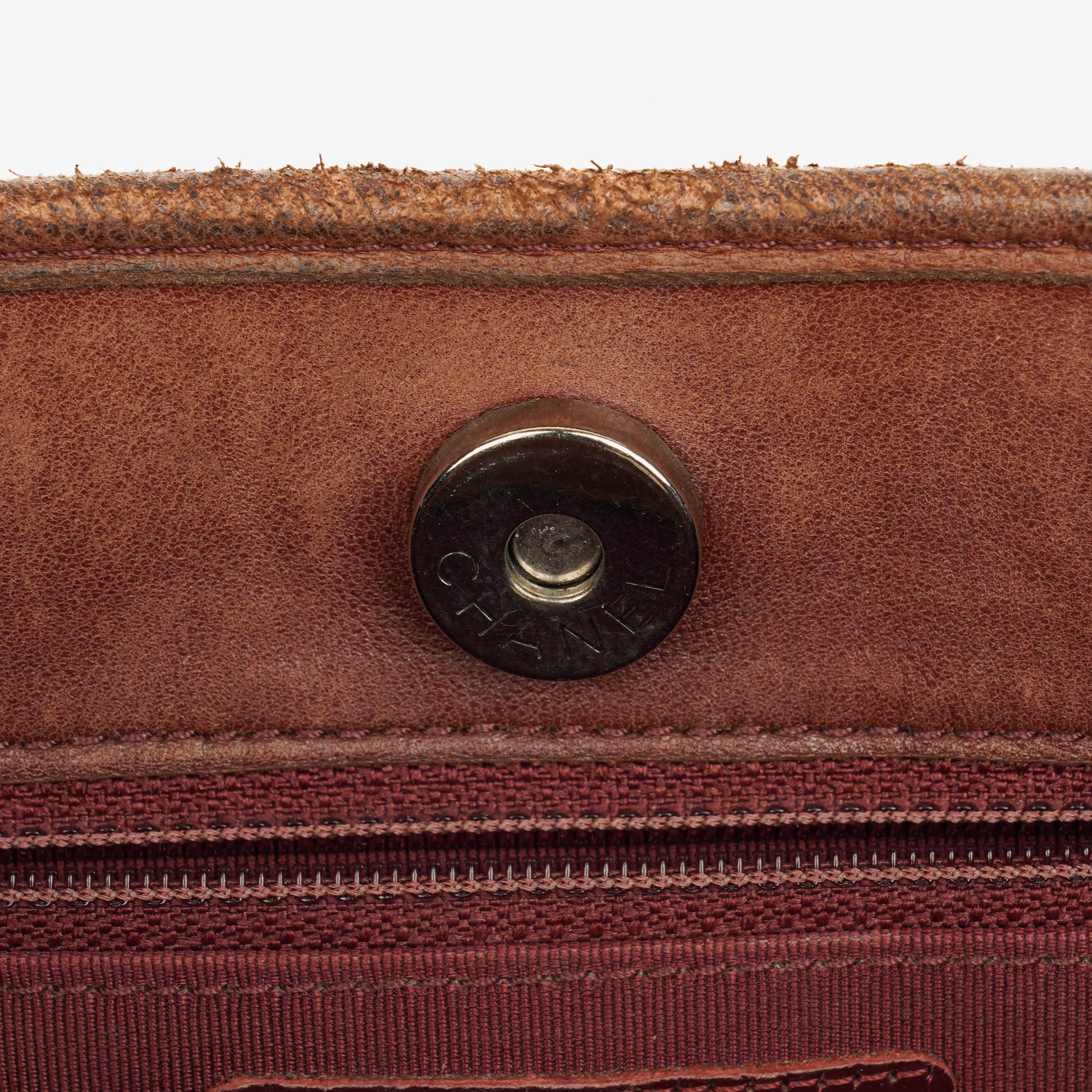 Chanel Chocolate Bar gesteppte Tote aus Lackleder