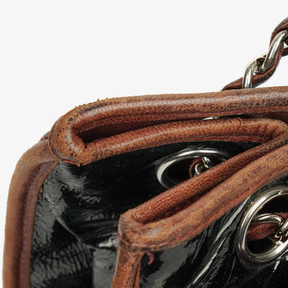 Chanel Chocolate Bar gesteppte Tote aus Lackleder