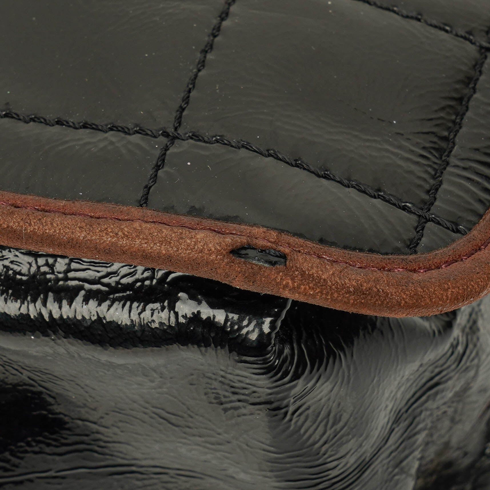 Chanel Chocolate Bar gesteppte Tote aus Lackleder