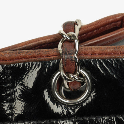 Chanel Chocolate Bar gesteppte Tote aus Lackleder