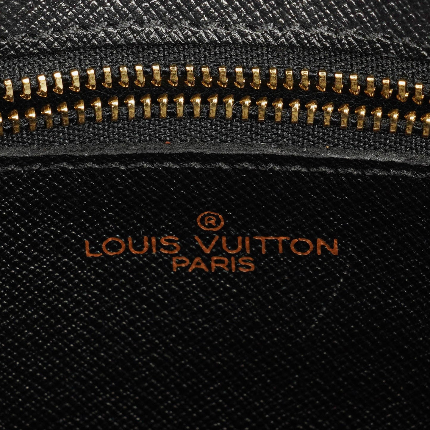 Louis Vuitton Jeune Fille MM Crossbody-Tasche aus schwarzem Epi Leder