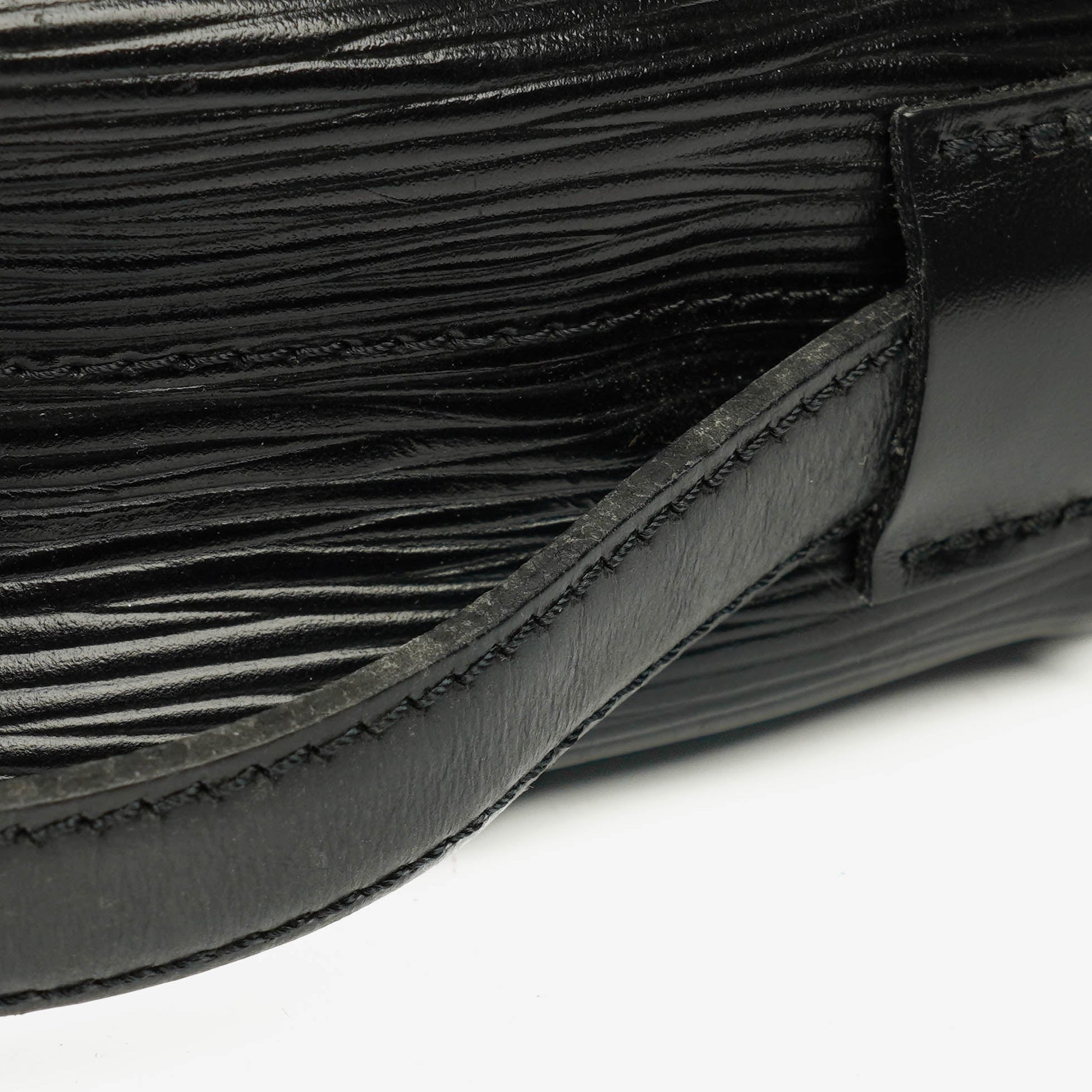 Louis Vuitton Jeune Fille MM Crossbody-Tasche aus schwarzem Epi Leder