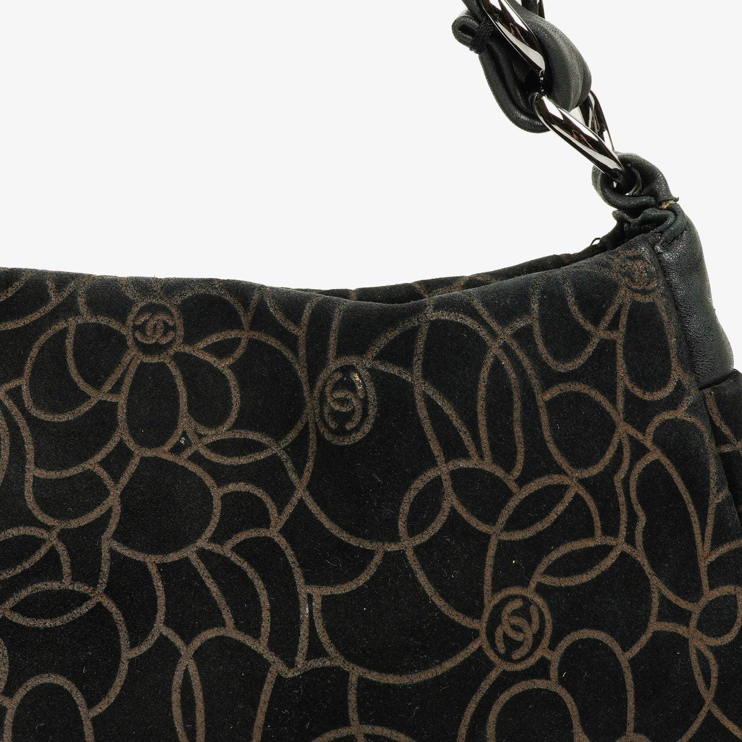 Chanel Camellia Schultertasche aus Wildleder mit Kettenprägung
