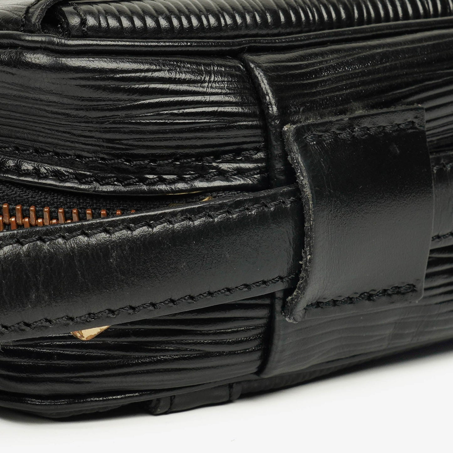 Louis Vuitton Jeune Fille MM Crossbody-Tasche aus schwarzem Epi Leder