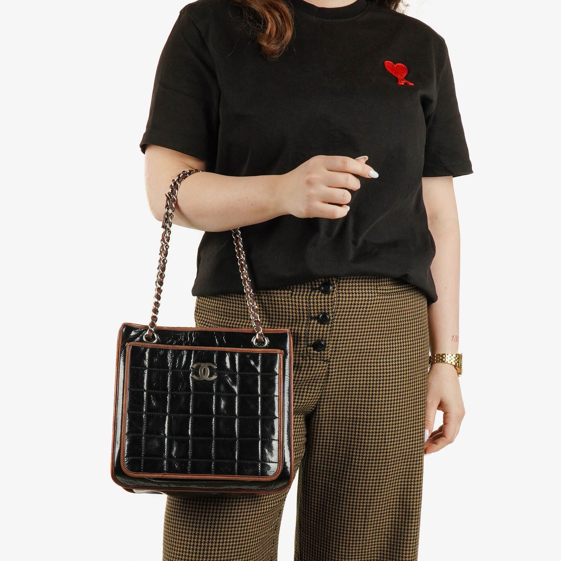 Chanel Chocolate Bar gesteppte Tote aus Lackleder