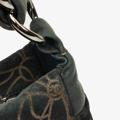 Chanel Camellia Schultertasche aus Wildleder mit Kettenprägung