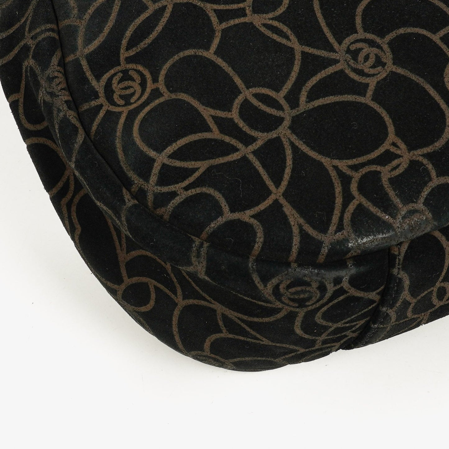 Chanel Camellia Schultertasche aus Wildleder mit Kettenprägung