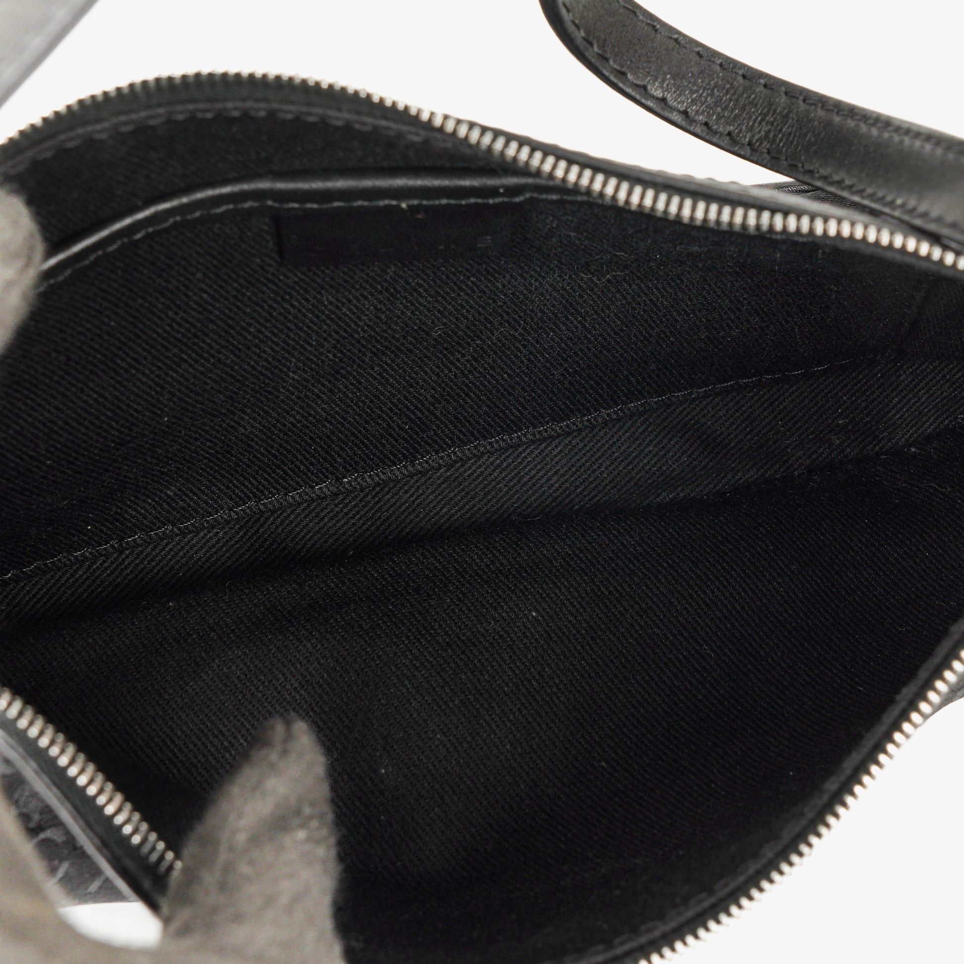 Celine C Macadam Schultertasche aus schwarzem Satin