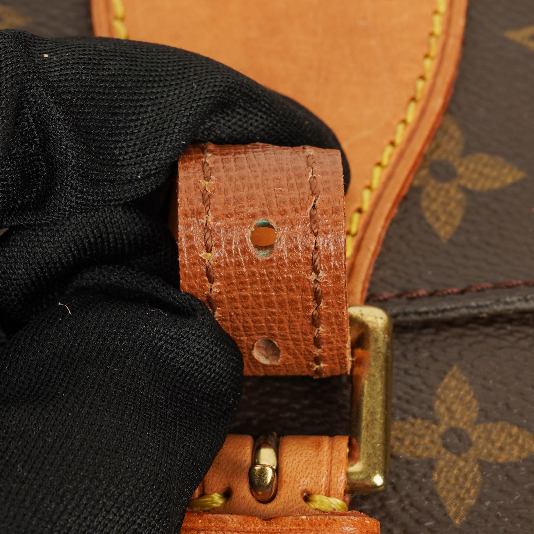 Louis Vuitton Jeune Fille MM Umhängetasche aus Monogram Canvas