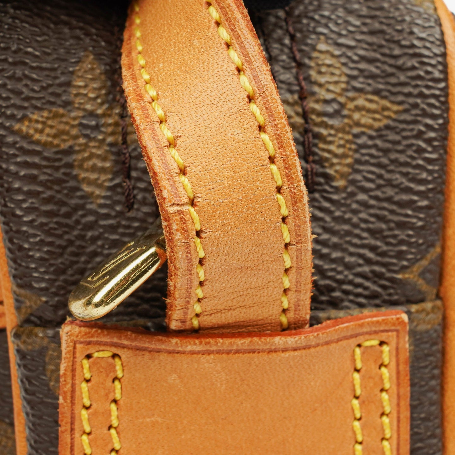 Louis Vuitton Jeune Fille MM Umhängetasche aus Monogram Canvas