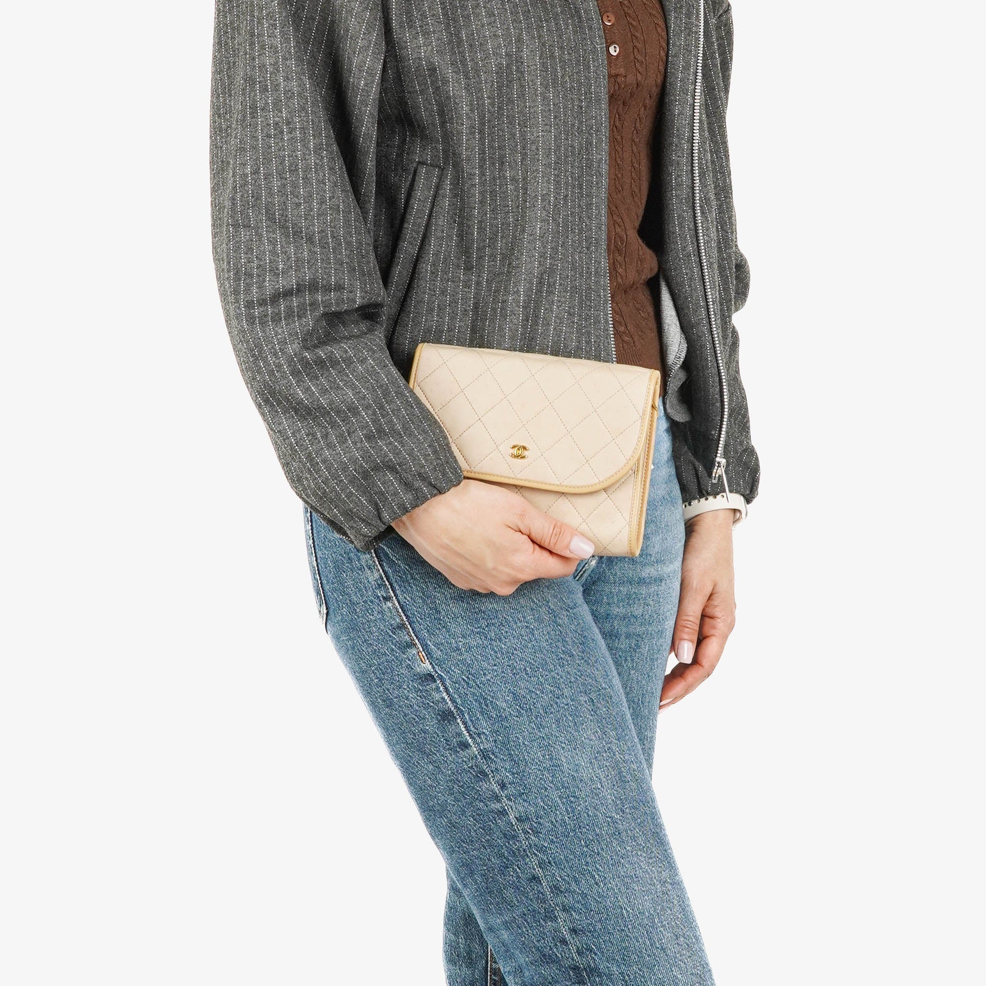 CHANEL Mini Flap Bag aus beigem gestepptem Lammleder mit 24K vergoldeten Beschlägen