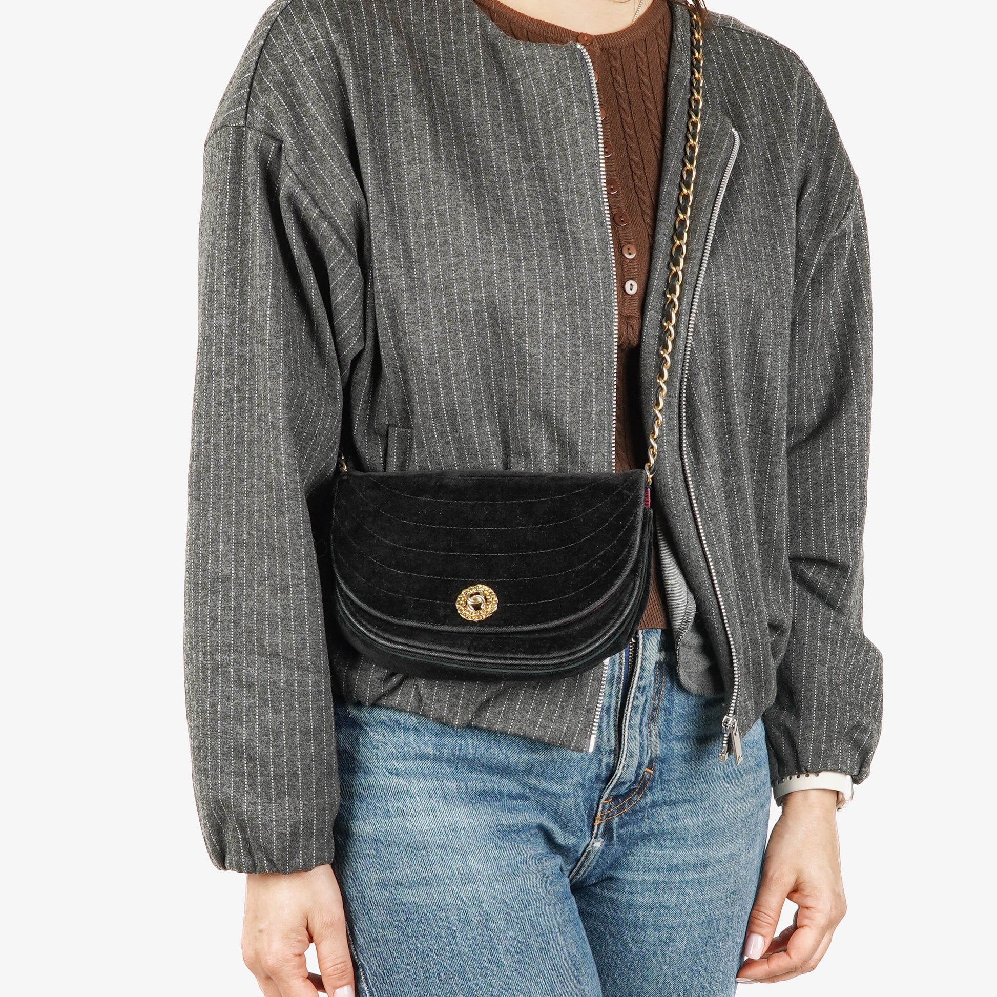 Chanel Small Half Moon Klappentasche aus schwarzem Samt