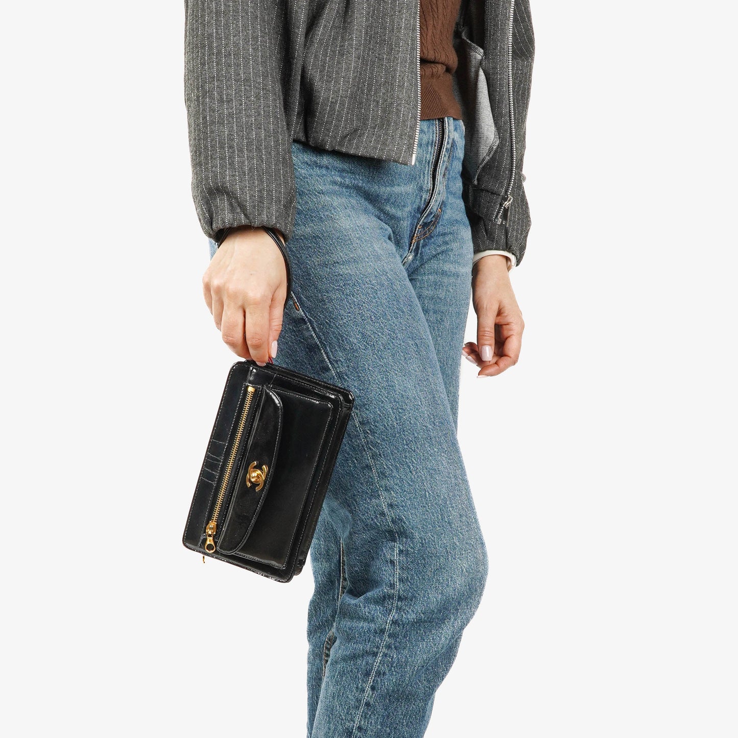 Chanel CC Handgelenktasche aus schwarzem Lackleder mit 24K Goldbeschlägen