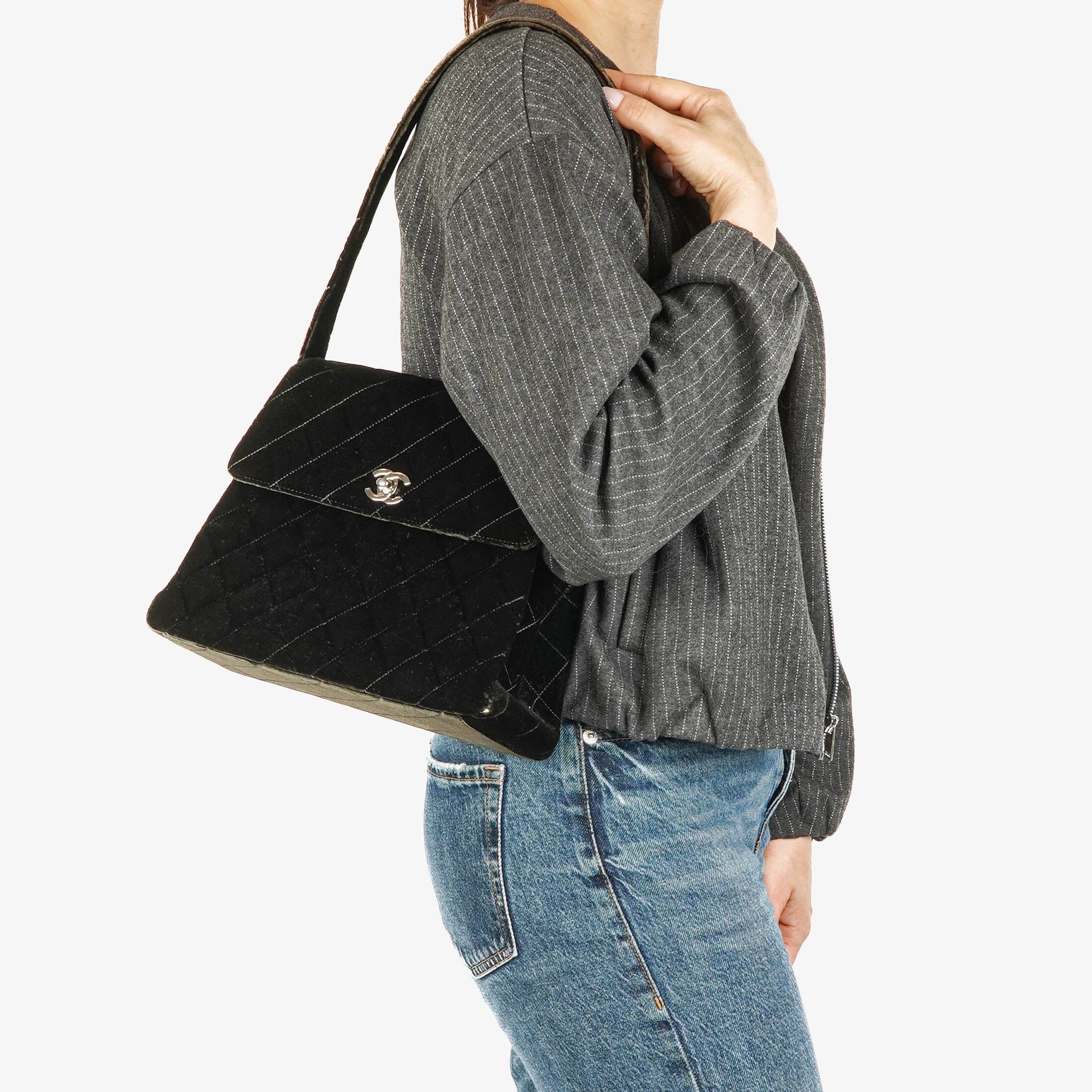 Chanel Flap Schultertasche aus olivgrünem gestepptem Samt