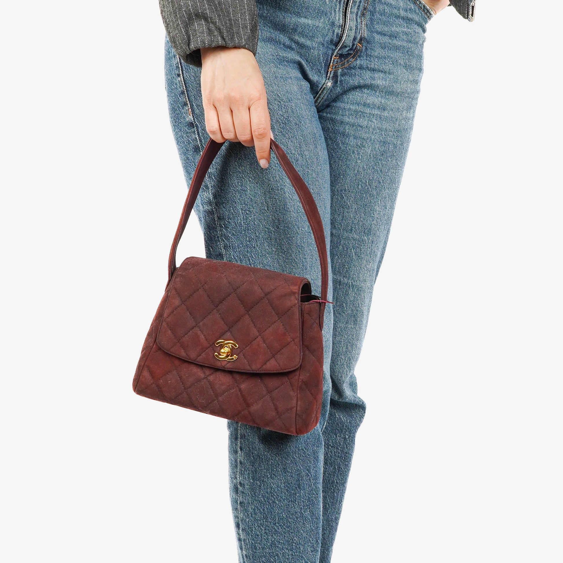 Chanel Vintage Klappentasche aus gestepptem burgunderrotem Wildleder mit 24K vergoldeten Beschlägen