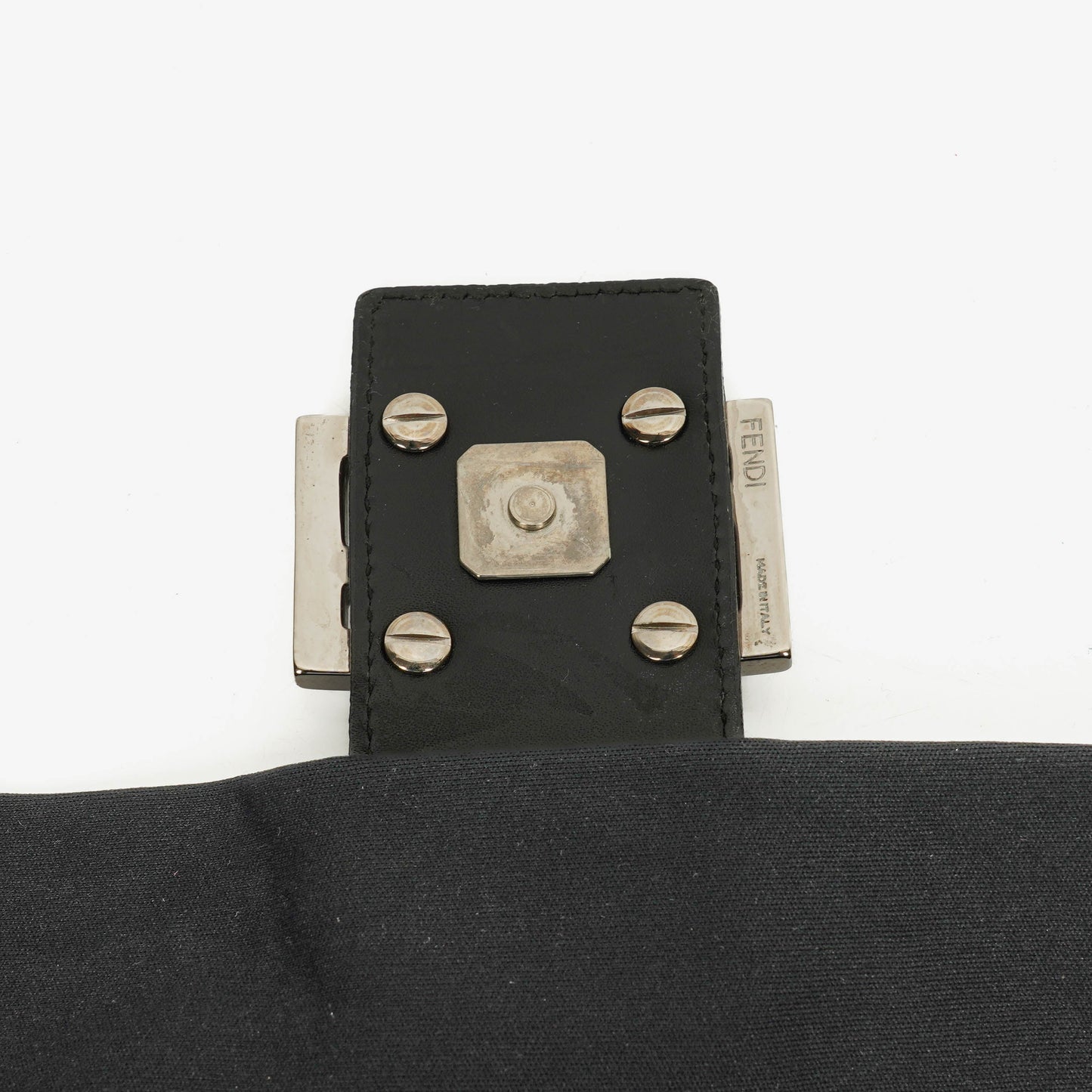 Fendi Mamma Baguette Schultertasche aus schwarzem Neopren