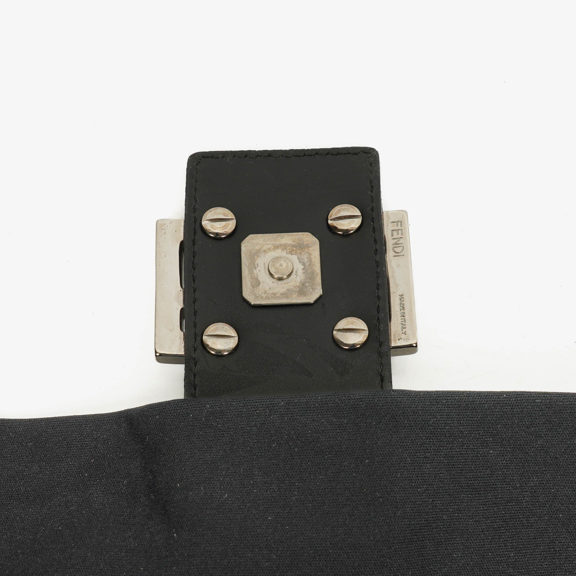 Fendi Mamma Baguette Schultertasche aus schwarzem Neopren