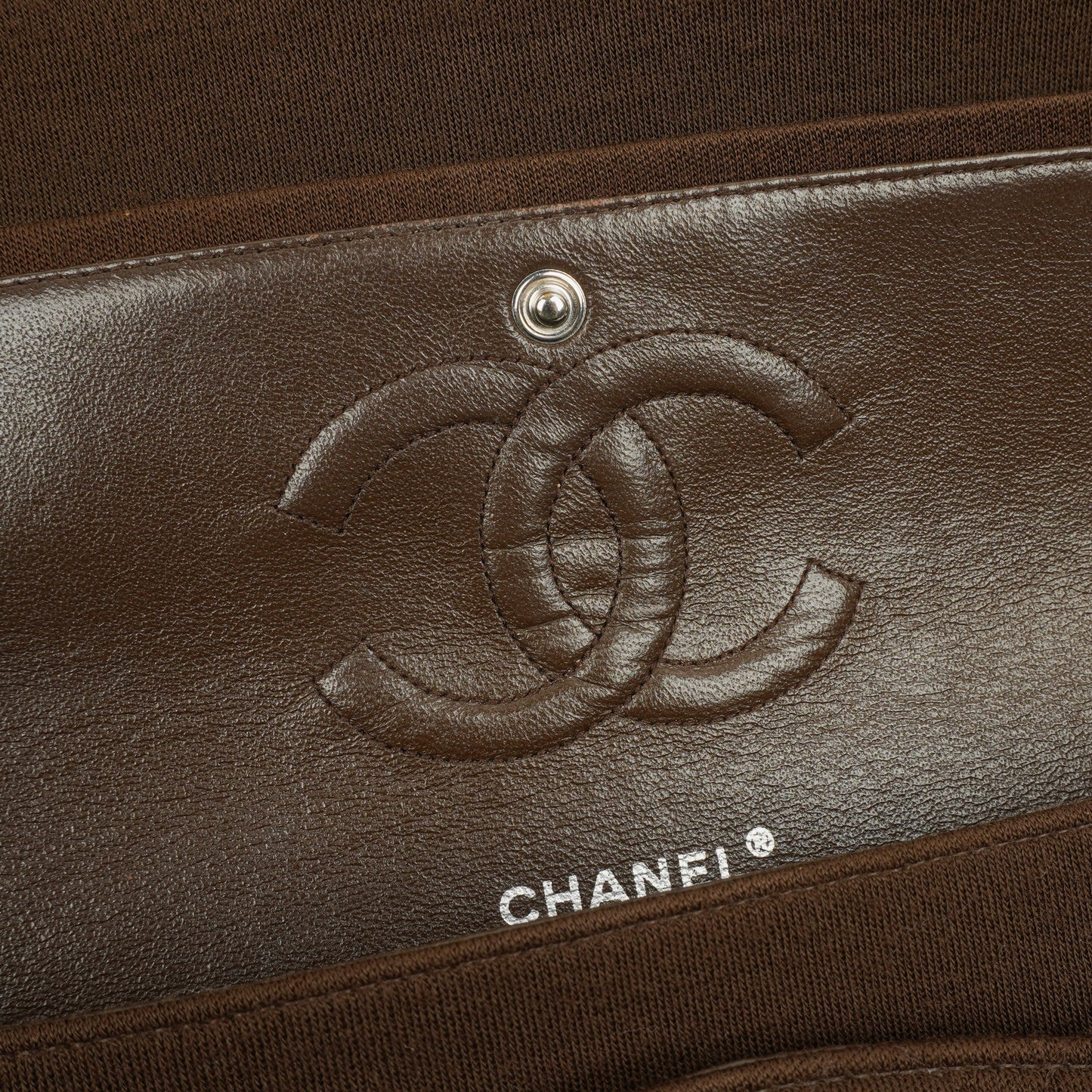 Chanel Vintage Medium Classic Double Flap Tasche aus braunem Jersey mit versilberten Beschlägen
