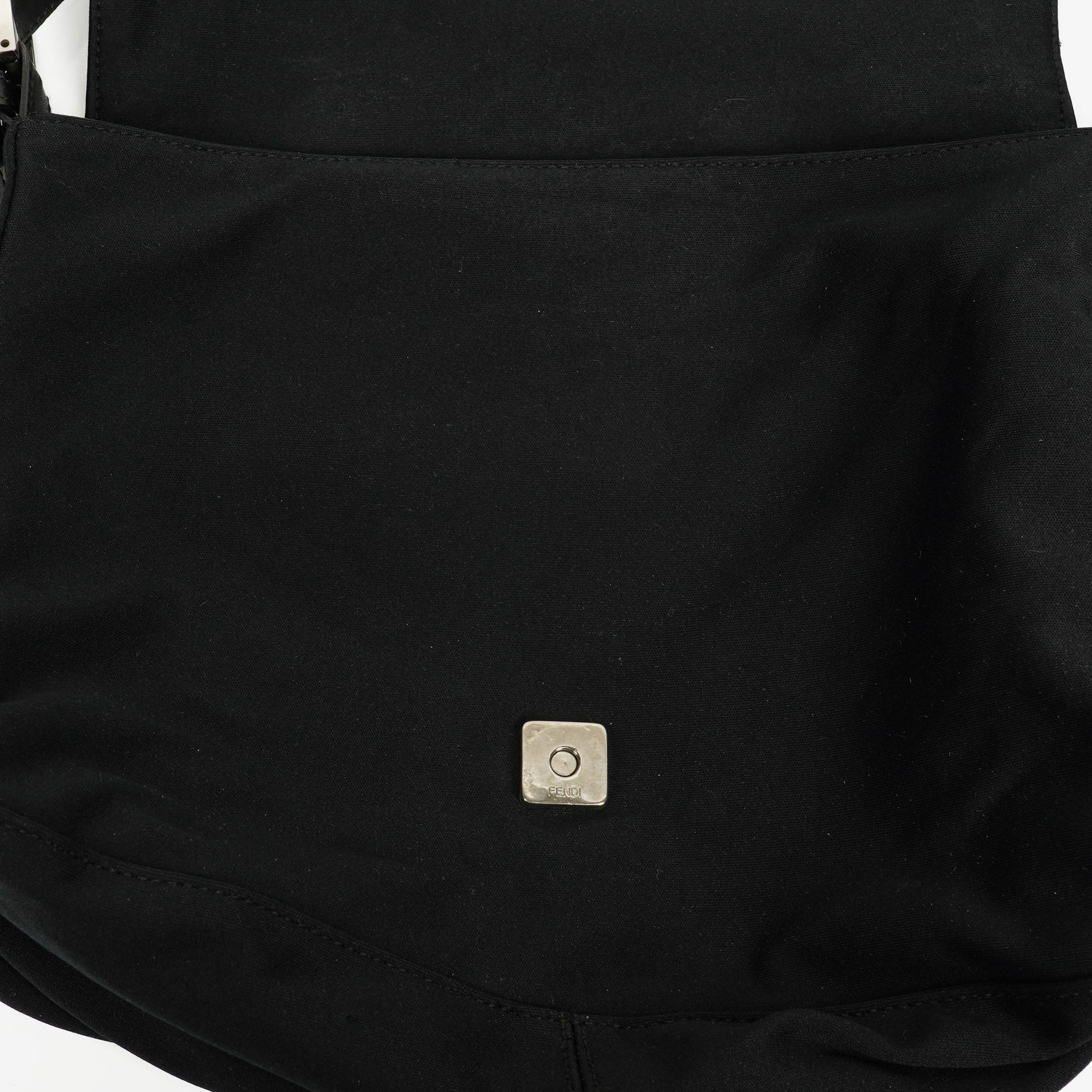 Fendi Mamma Baguette Schultertasche aus schwarzem Neopren