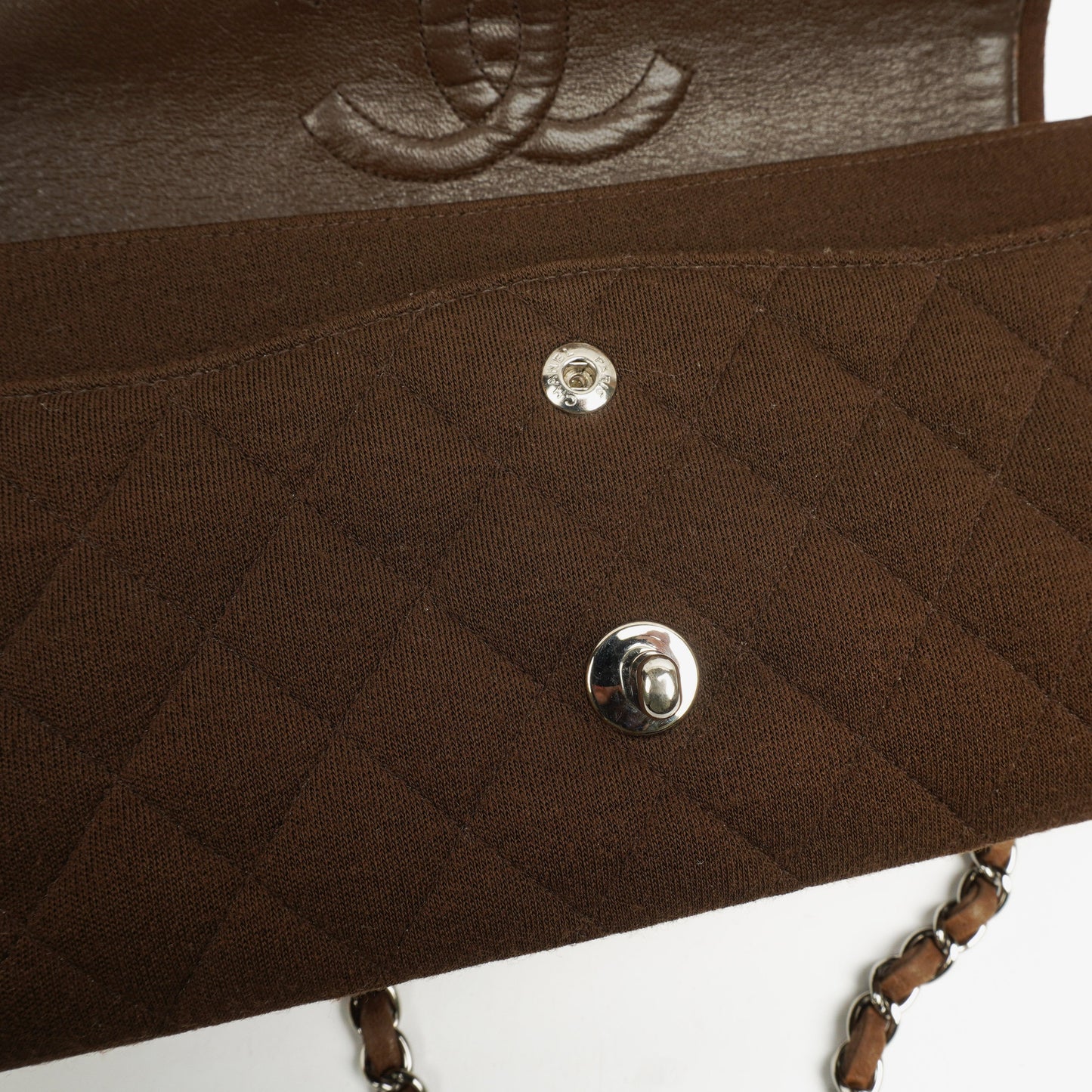 Chanel Vintage Medium Classic Double Flap Tasche aus braunem Jersey mit versilberten Beschlägen