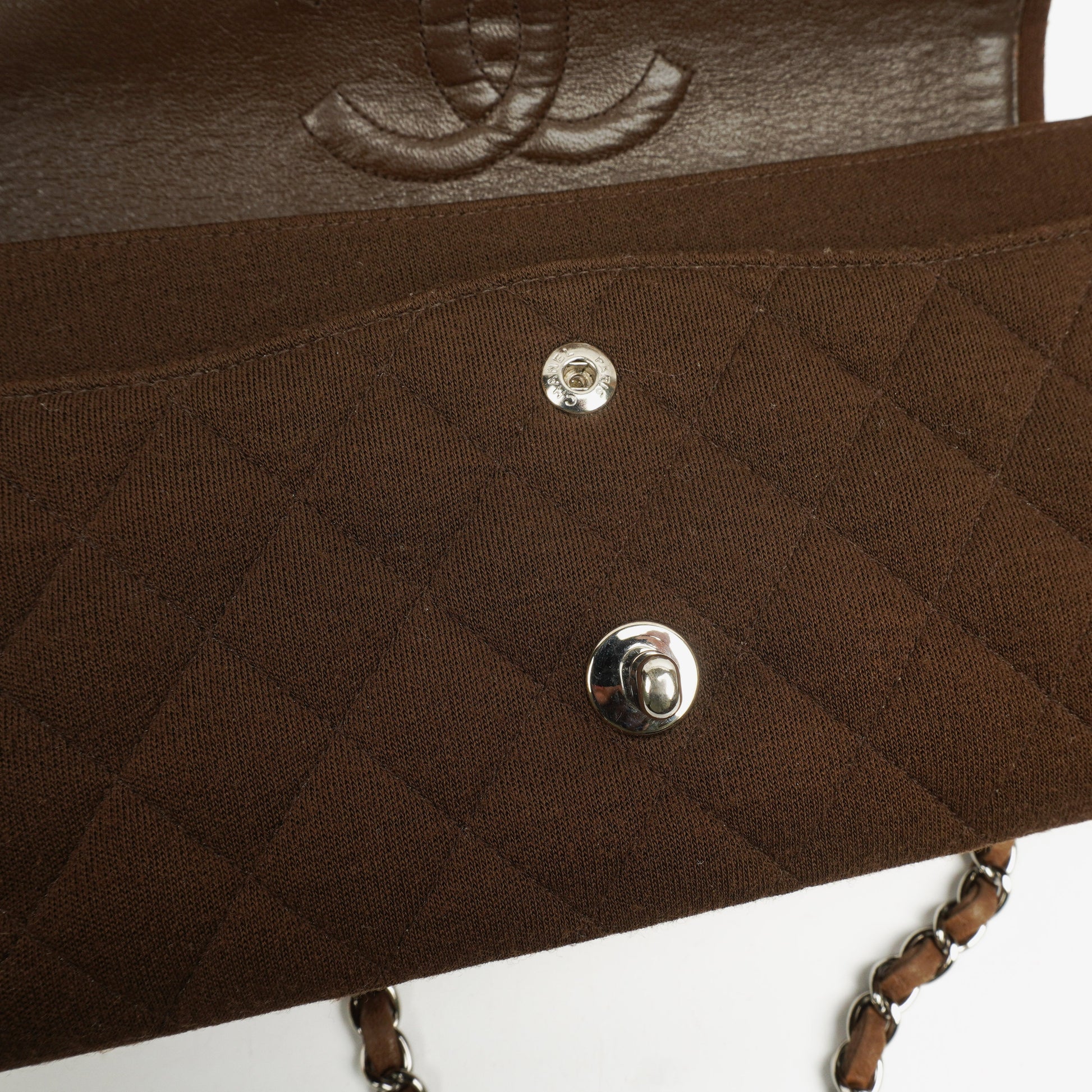 Chanel Vintage Medium Classic Double Flap Tasche aus braunem Jersey mit versilberten Beschlägen