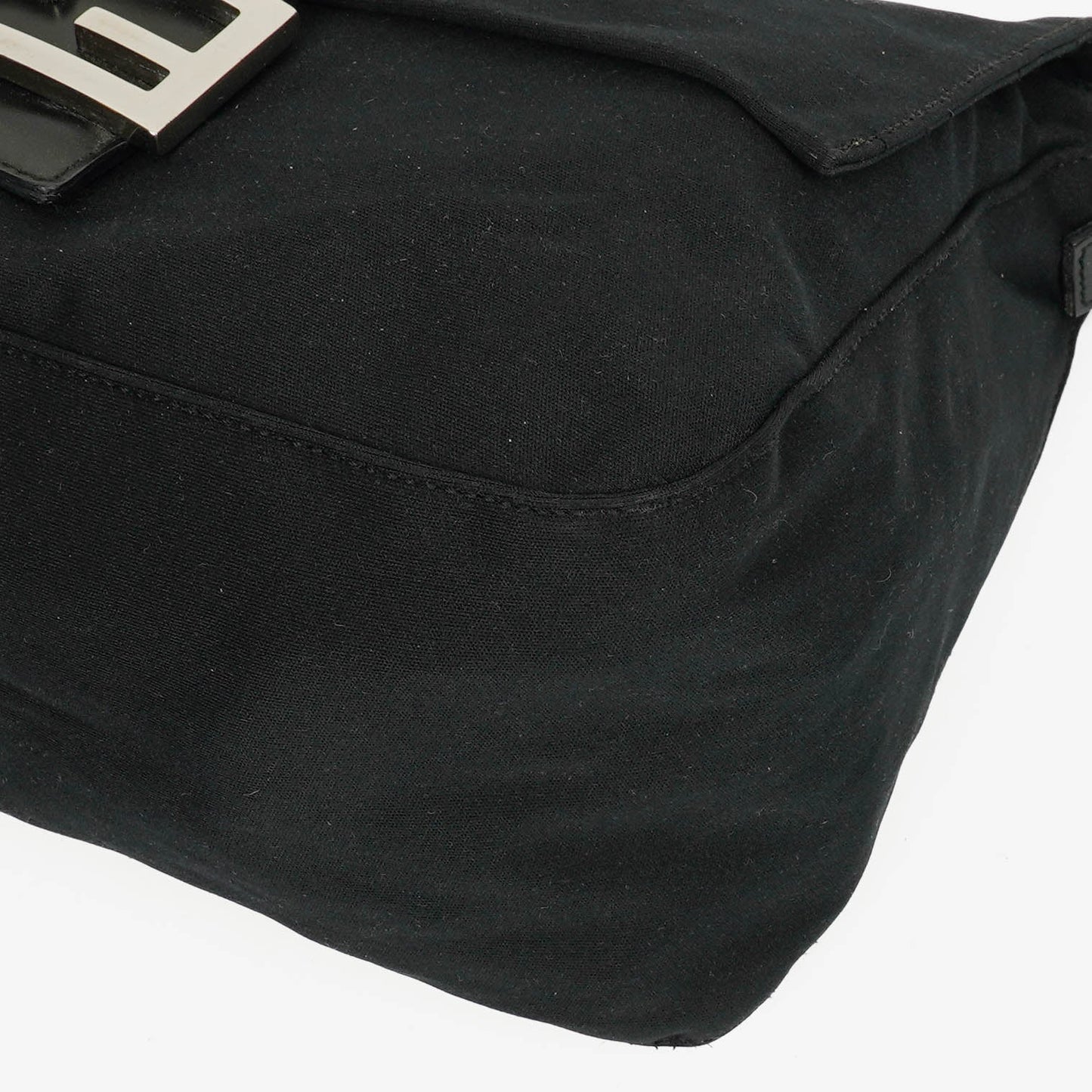 Fendi Mamma Baguette Schultertasche aus schwarzem Neopren