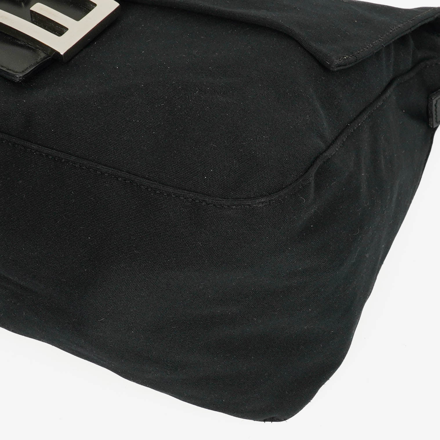 Fendi Mamma Baguette Schultertasche aus schwarzem Neopren