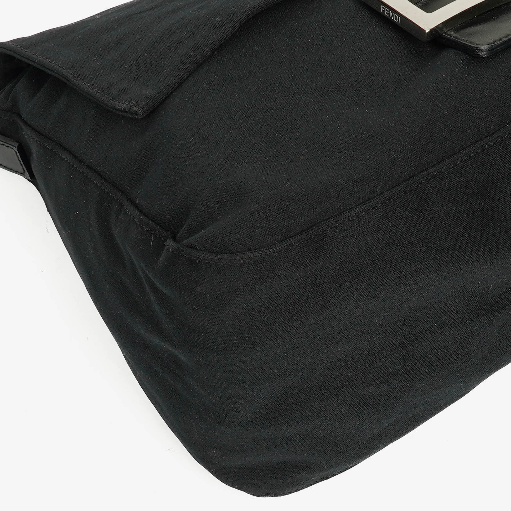 Fendi Mamma Baguette Schultertasche aus schwarzem Neopren