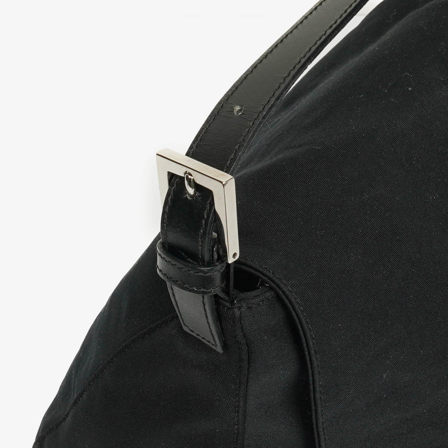 Fendi Mamma Baguette Schultertasche aus schwarzem Neopren