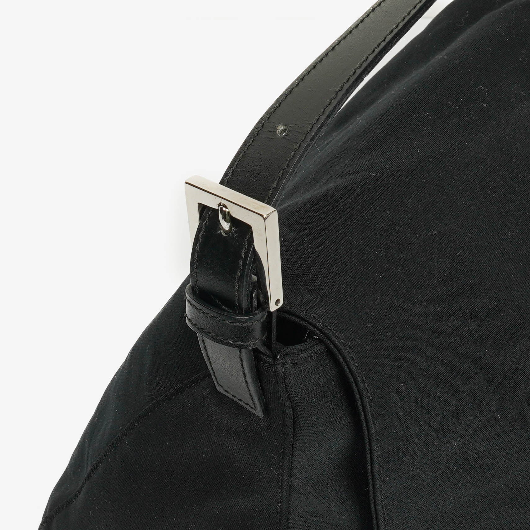 Fendi Mamma Baguette Schultertasche aus schwarzem Neopren