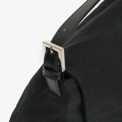 Fendi Mamma Baguette Schultertasche aus schwarzem Neopren