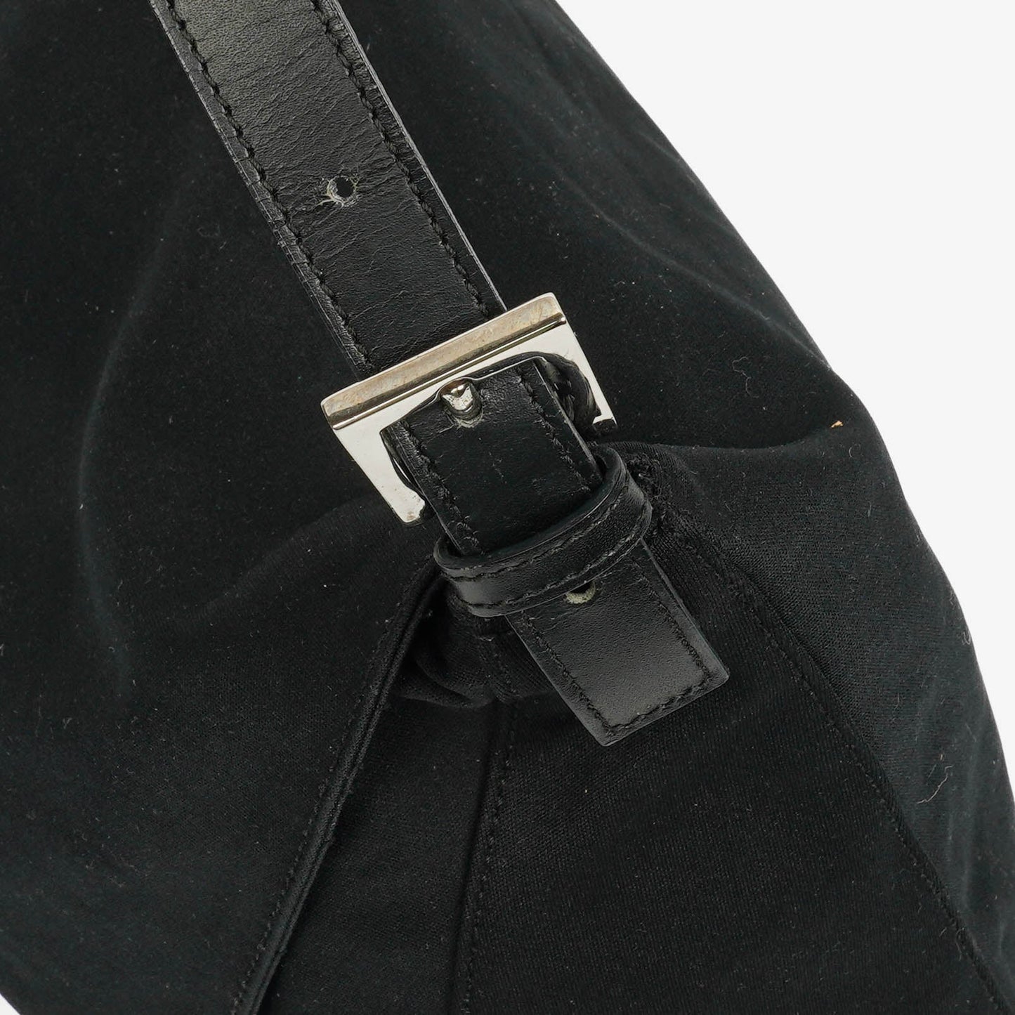 Fendi Mamma Baguette Schultertasche aus schwarzem Neopren