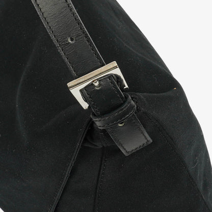 Fendi Mamma Baguette Schultertasche aus schwarzem Neopren