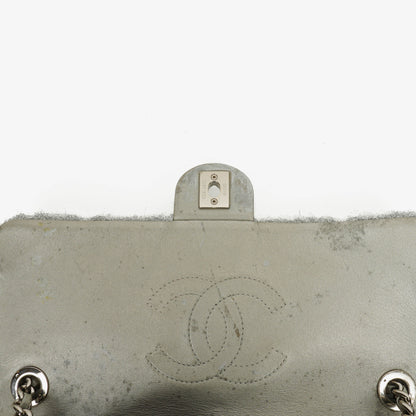 Chanel Medium Flap Bag aus silbernem gestepptem Knit Pluto Glitter