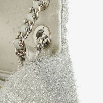 Chanel Medium Flap Bag aus silbernem gestepptem Knit Pluto Glitter