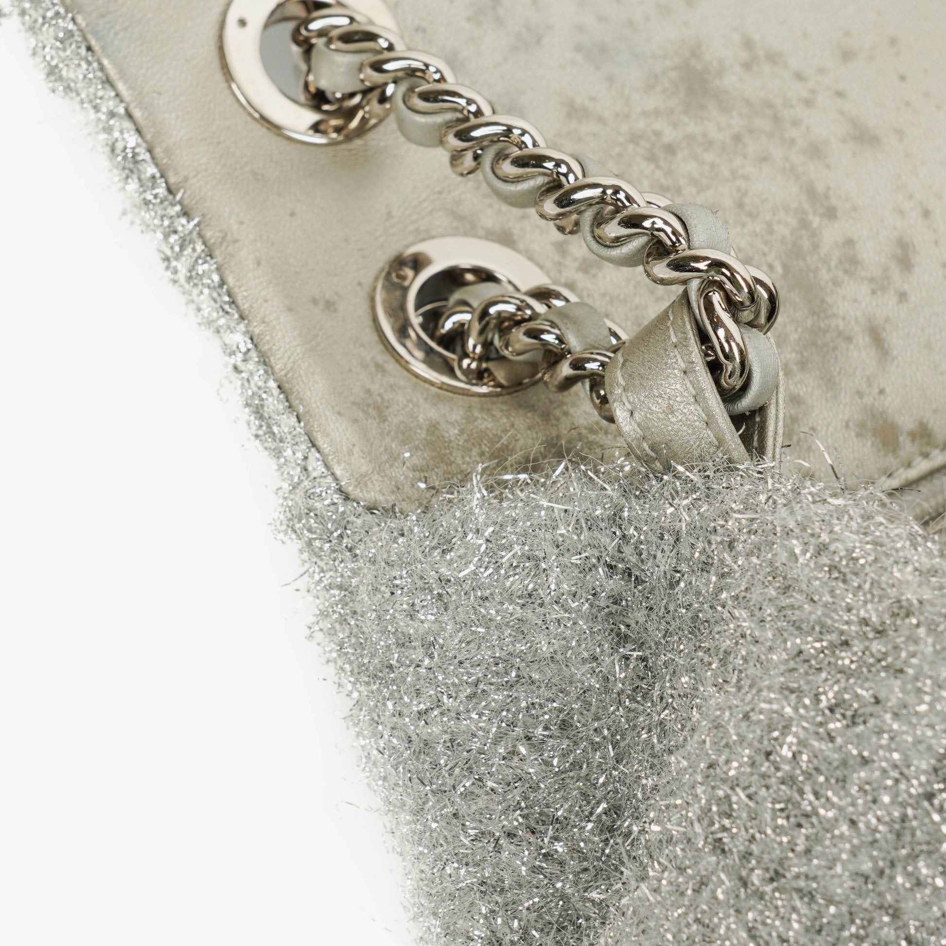 Chanel Medium Flap Bag aus silbernem gestepptem Knit Pluto Glitter