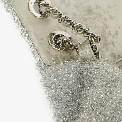 Chanel Medium Flap Bag aus silbernem gestepptem Knit Pluto Glitter