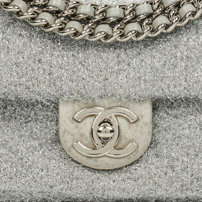 Chanel Medium Flap Bag aus silbernem gestepptem Knit Pluto Glitter