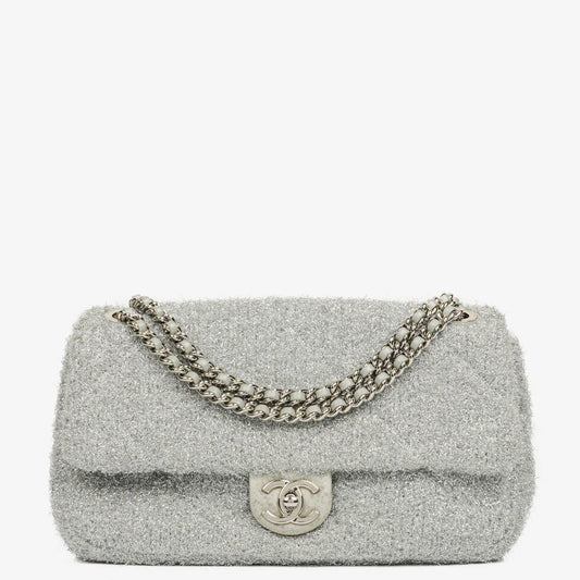 Chanel Medium Flap Bag aus silbernem gestepptem Knit Pluto Glitter