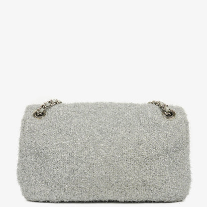 Chanel Medium Flap Bag aus silbernem gestepptem Knit Pluto Glitter